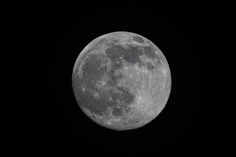 La pleine Lune sur un ciel noir, photo d’illustration.